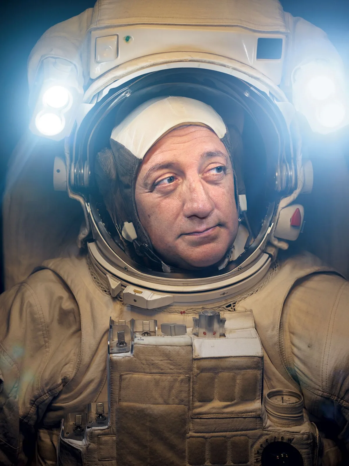 Astronaudid sinise klaaskuuli lummuses ja 13 olulist fakti Maa kohta
